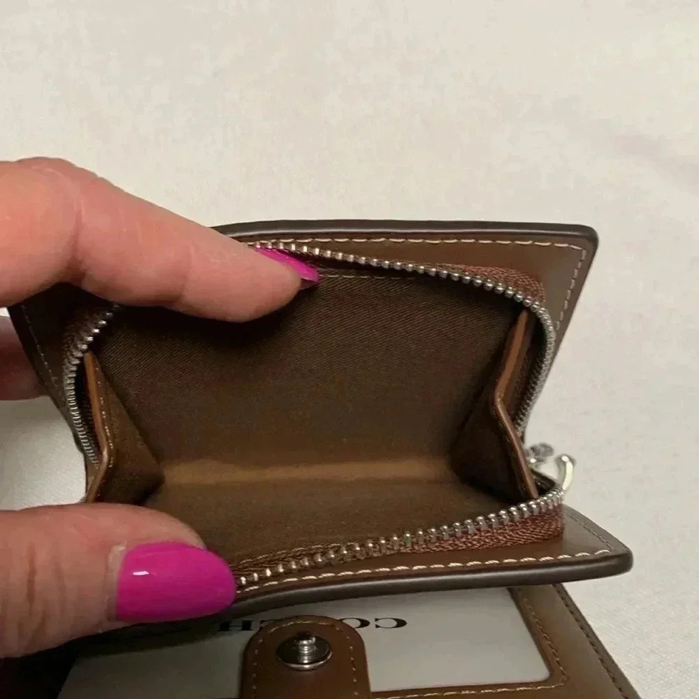 COACH Snap Wallet, banana print. NWT. - Picture 5 of 5